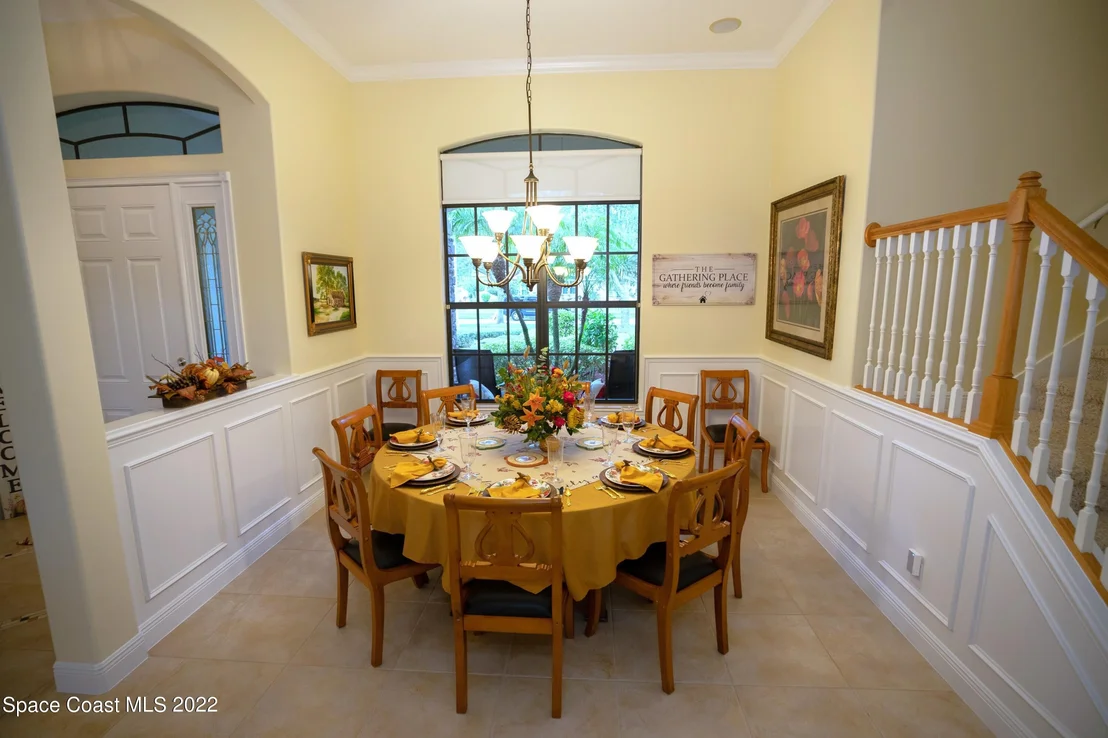 Photo of 2112 Windbrook Drive SE