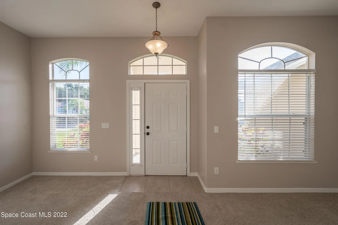 Photo of 904 Tavernier Circle NE