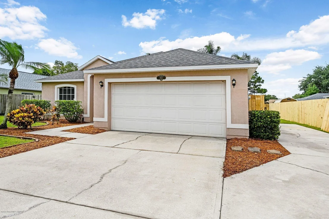 Photo of 965 Sabal Grove Drive