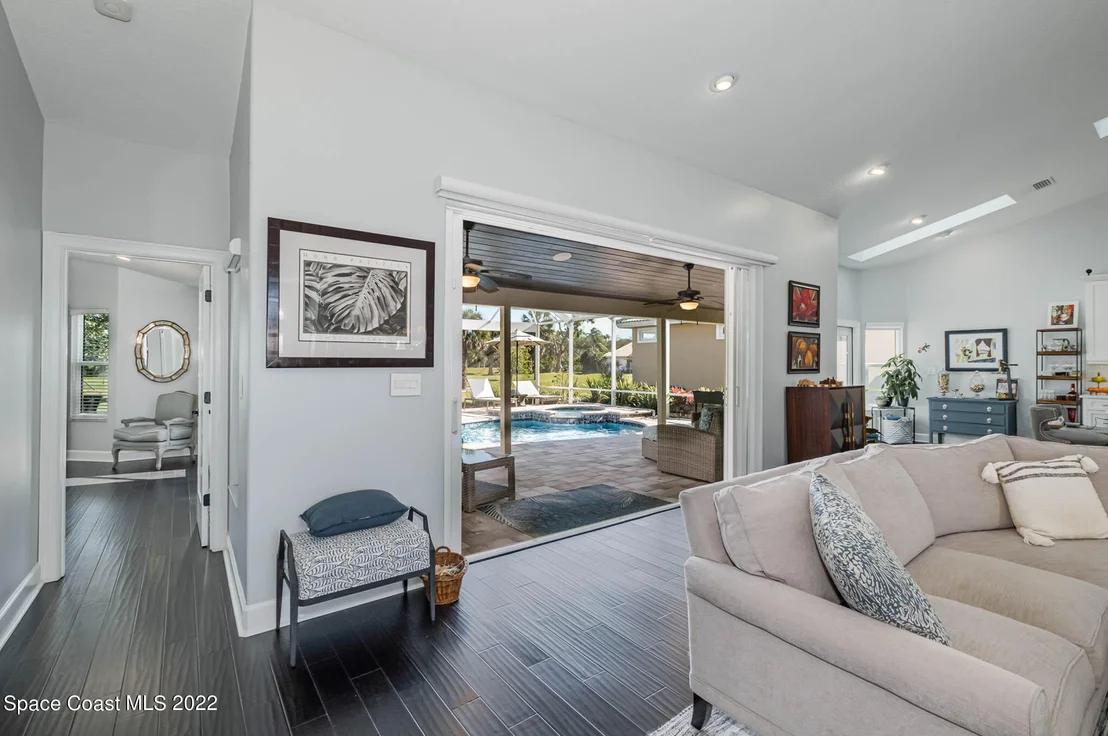 Photo of 914 Palm Brook Drive