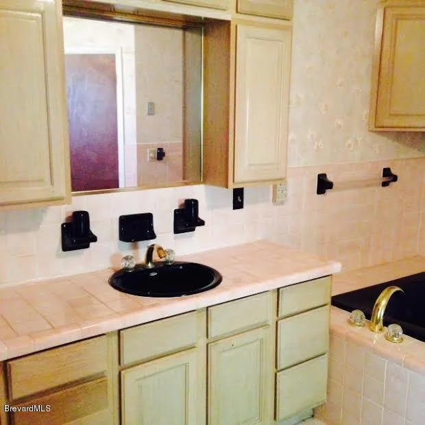Photo of 600 Jasmine Drive