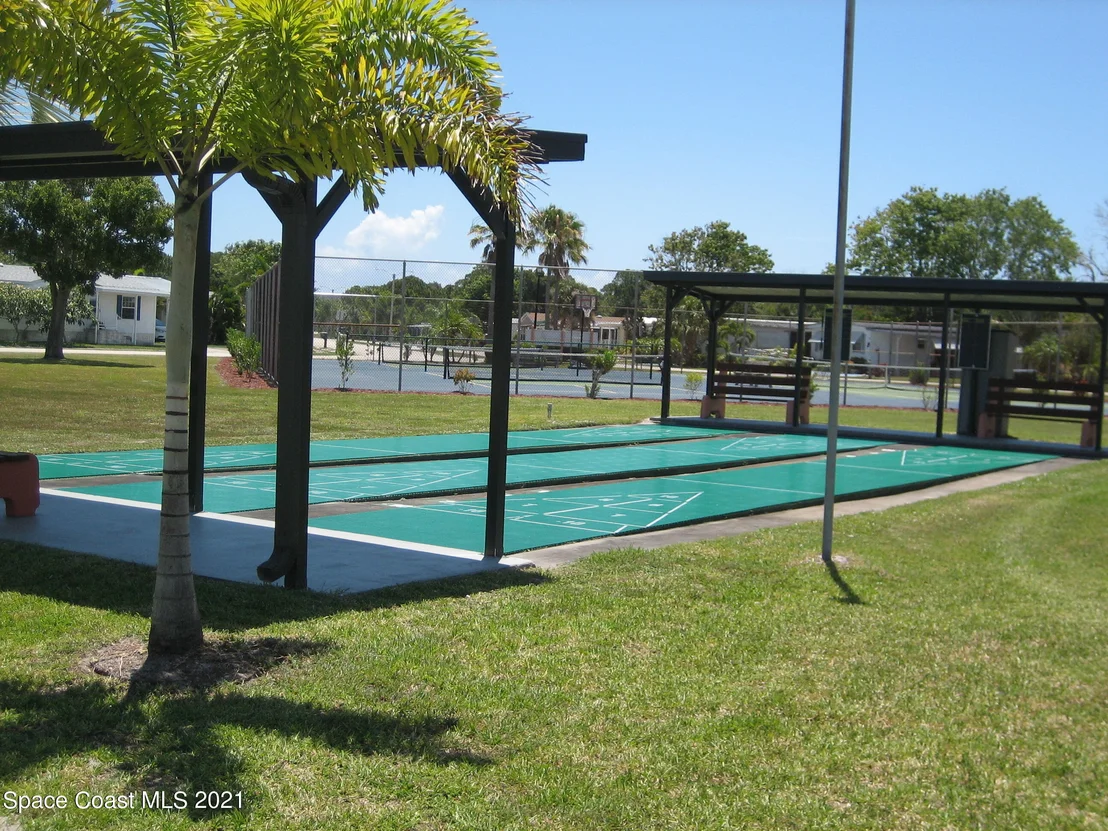 Photo of 2329 Coconut Palm Drive NE