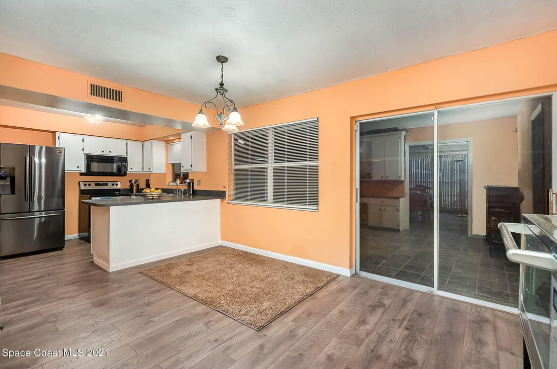 Photo of 878 Angle Street NE