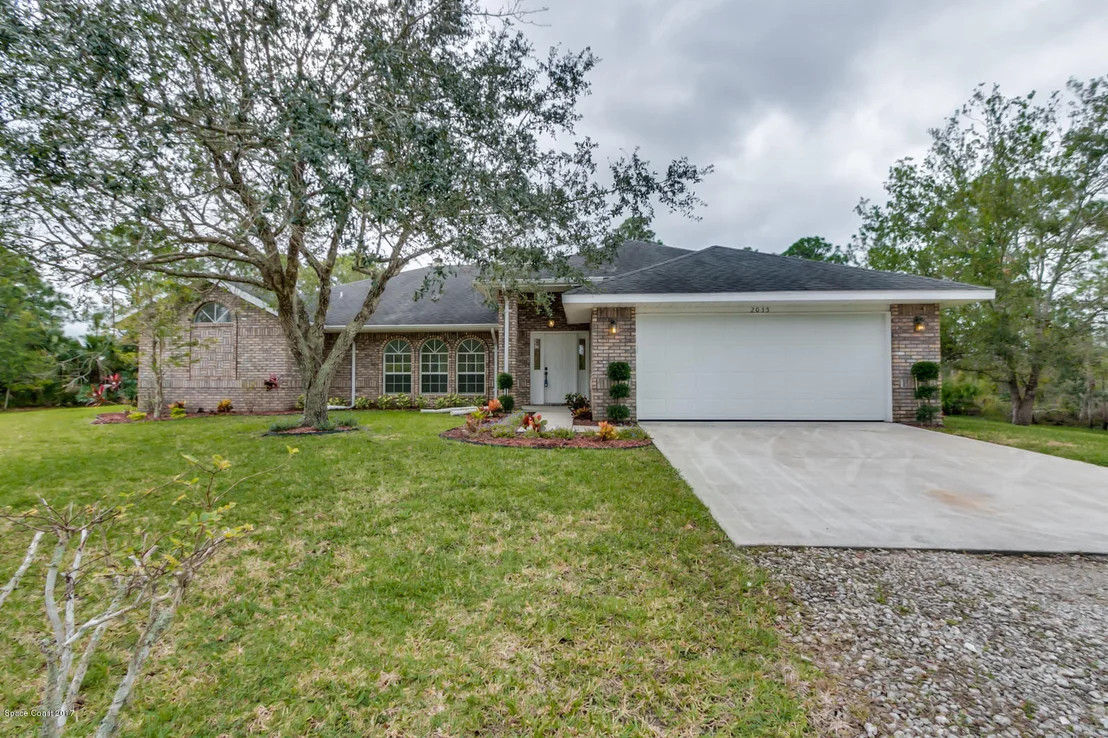 Photo of 2035 Grant Road