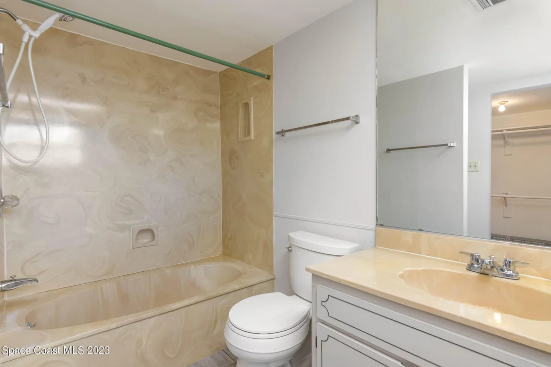 Photo of 13 S Palmway Avenue