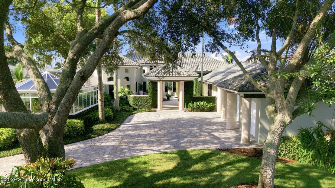 Photo of 200 Riverside Drive