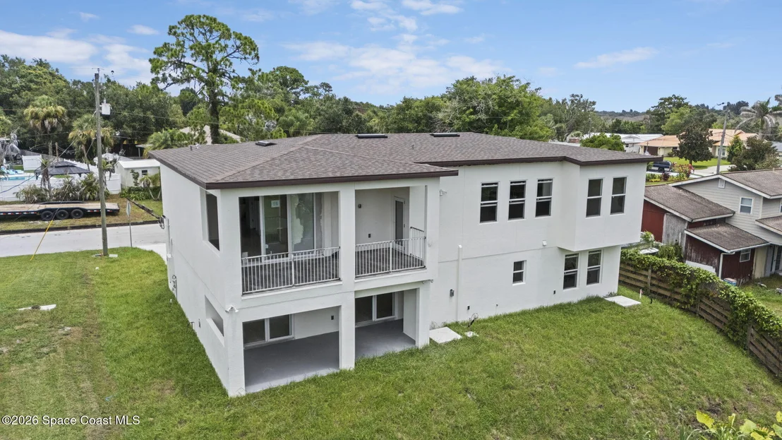 Photo of 1121 River Drive NE
