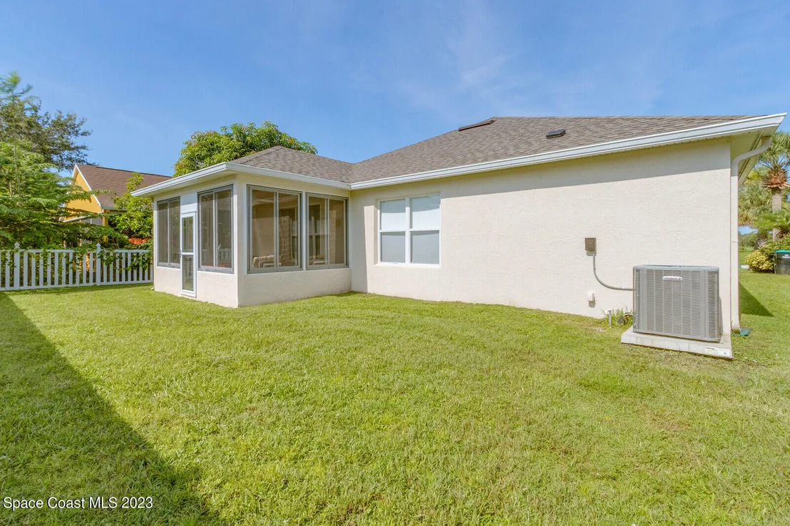 Photo of 881 Benton Drive