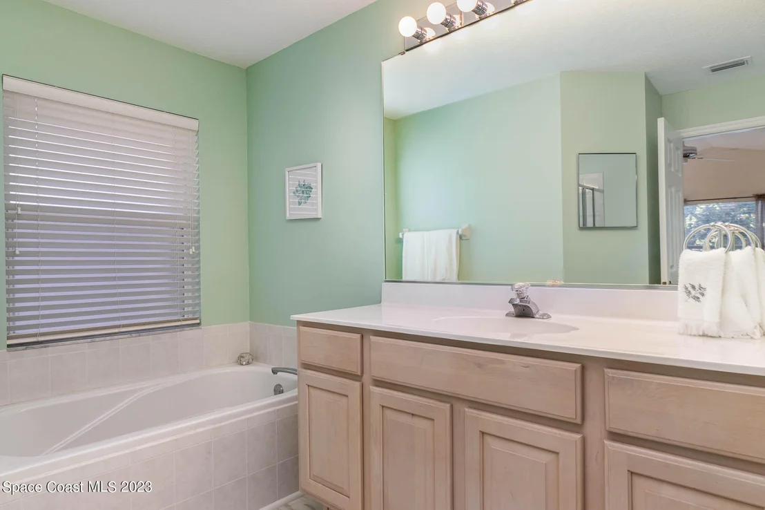 Photo of 2421 Addington Circle