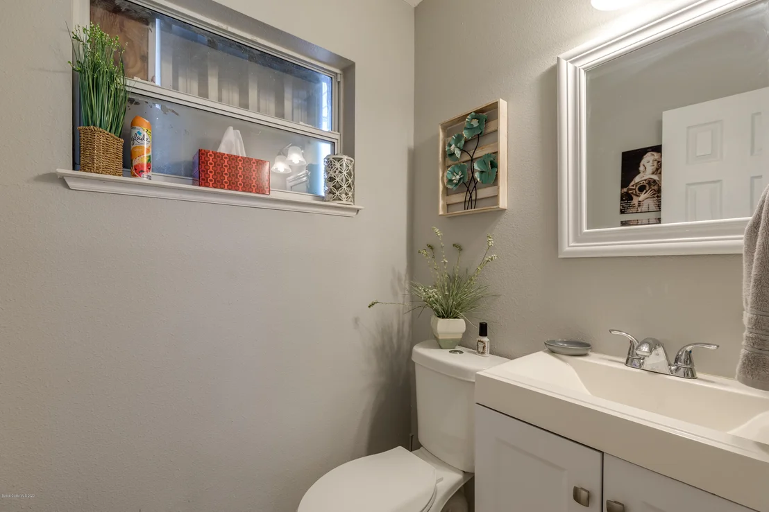 Photo of 942 Chace Lane NE