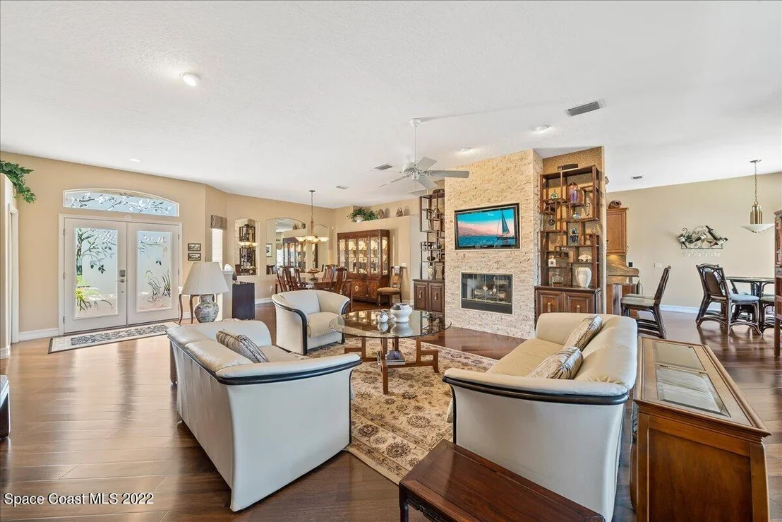 Photo of 937 Palm Brook Drive