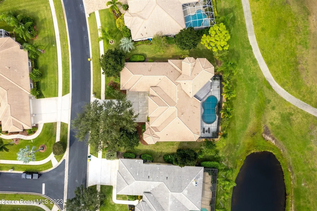 Photo of 915 Chatsworth Drive