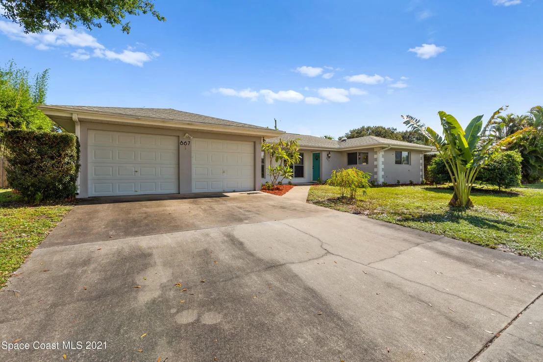 Photo of 867 Daytona Drive NE
