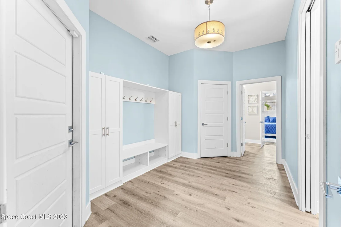 Photo of 2355 N Riverside Drive