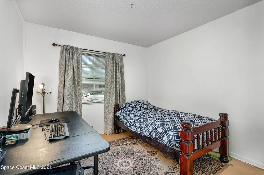 Photo of 878 Angle Street NE