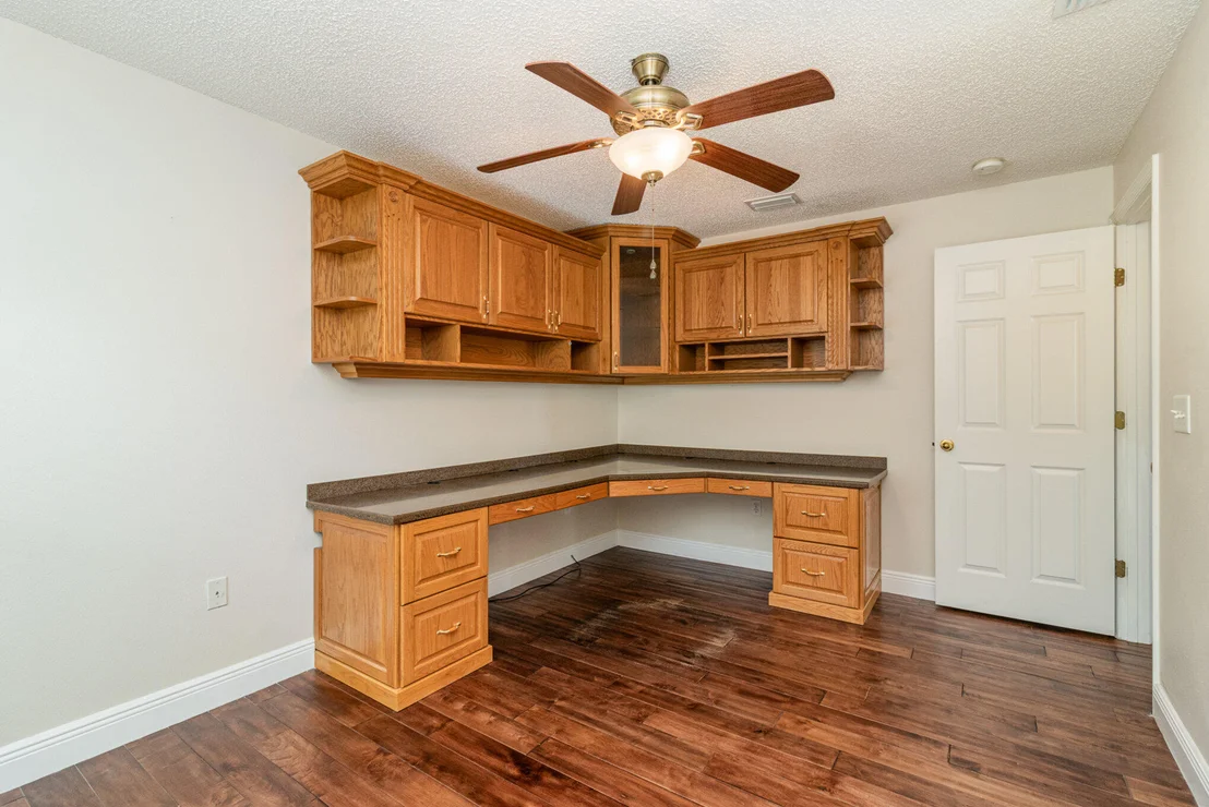 Photo of 1136 White Oak Circle