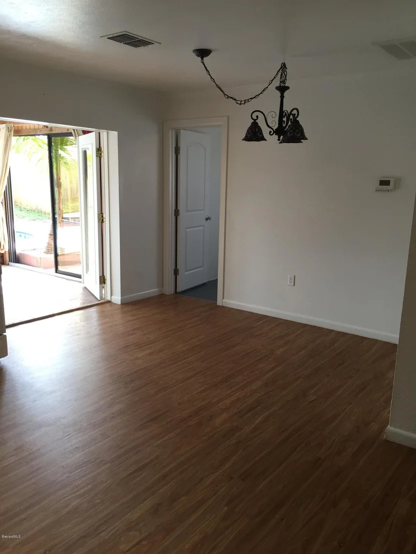 Photo of 1177 Bell Street