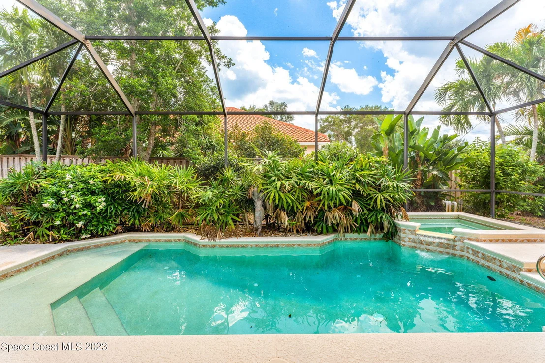 Photo of 423 Flanders Drive