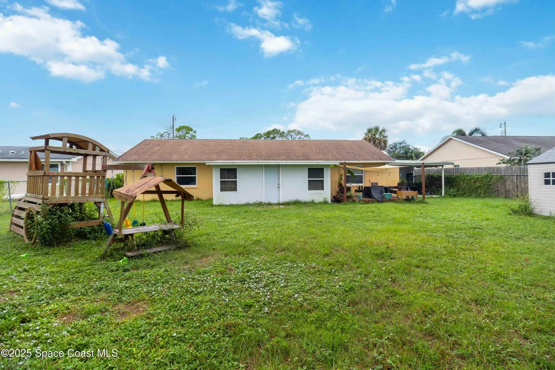 Photo of 6581 Bancroft Avenue