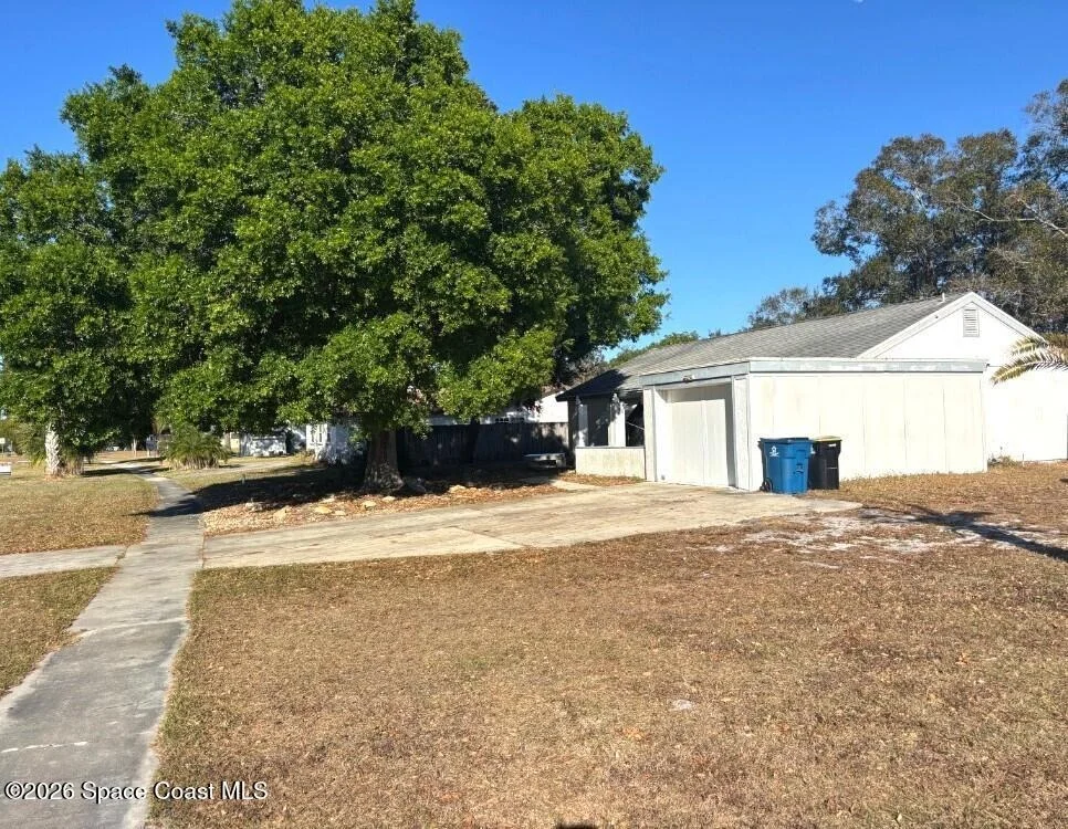 Photo of 1614 Riviera Drive NE