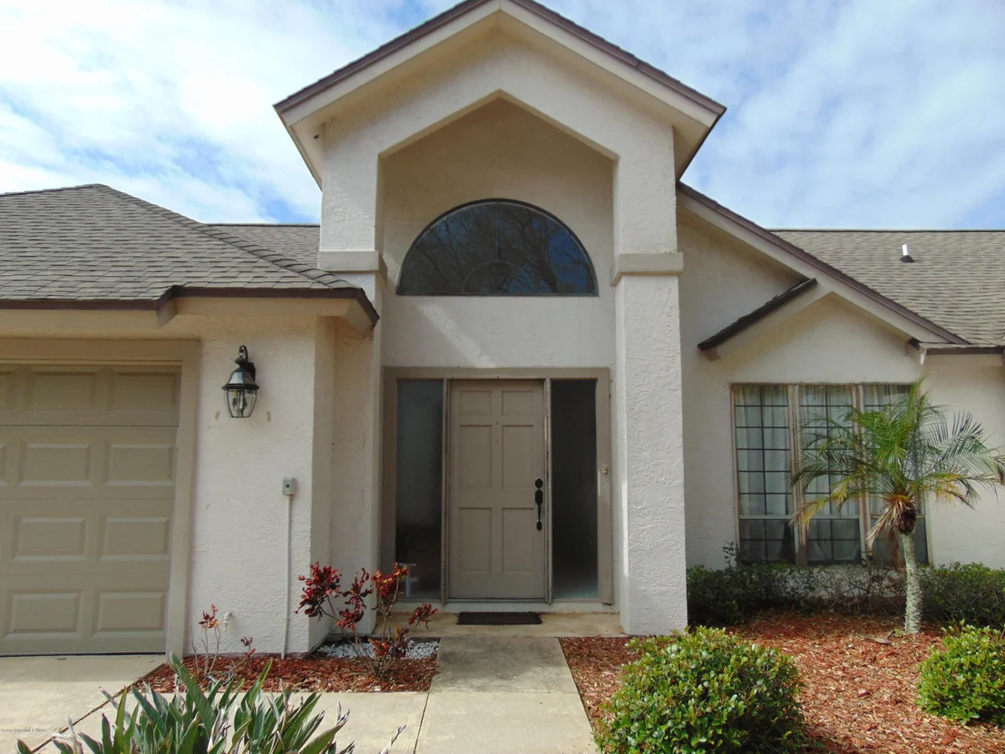 Photo of 595 Crassas Drive