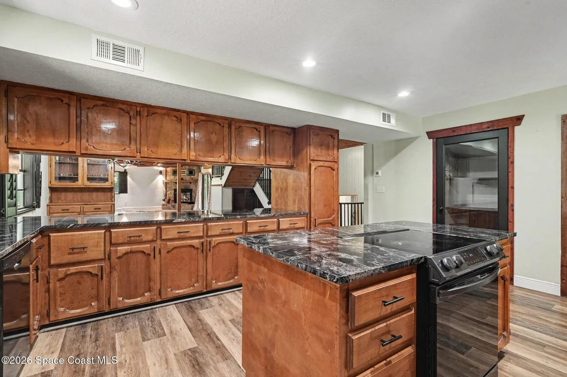 Photo of 2650 Lagrange Road