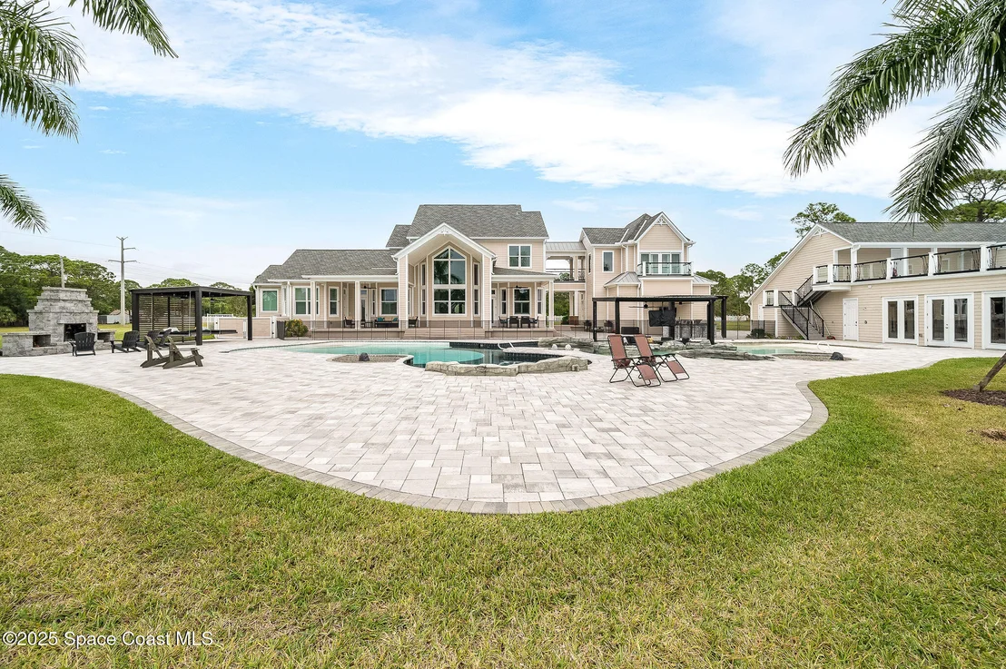 Photo of 4236 Hield Road NW
