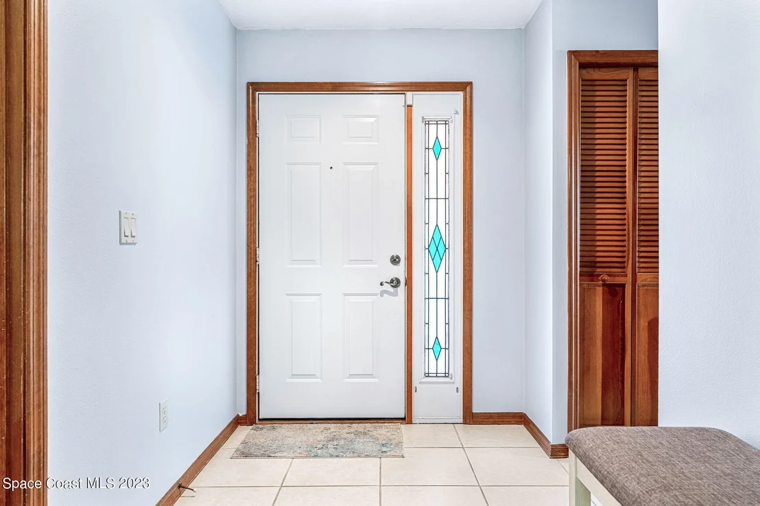 Photo of 885 Ridge Lake Drive