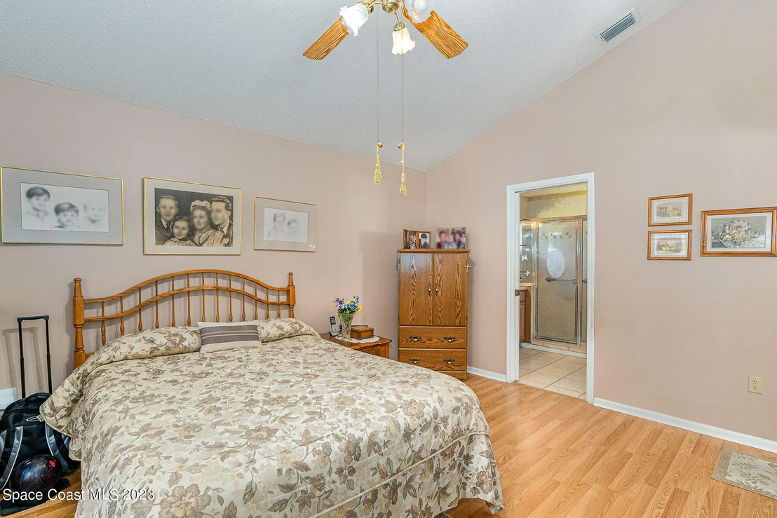 Photo of 1241 Lakeview Drive