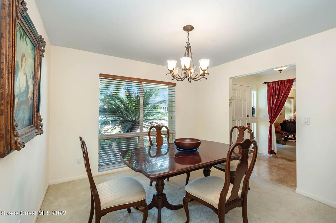 Photo of 180 White Oak Circle