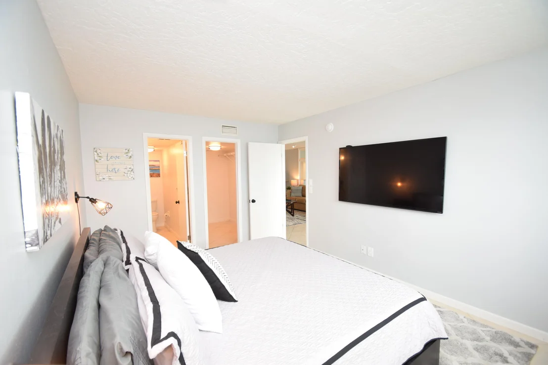 Photo of Unit 301 at 3901 Dixie Highway NE
