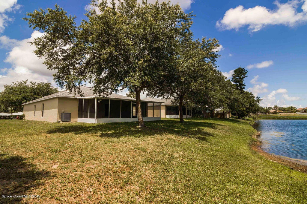 Photo of 1123 White Oak Circle