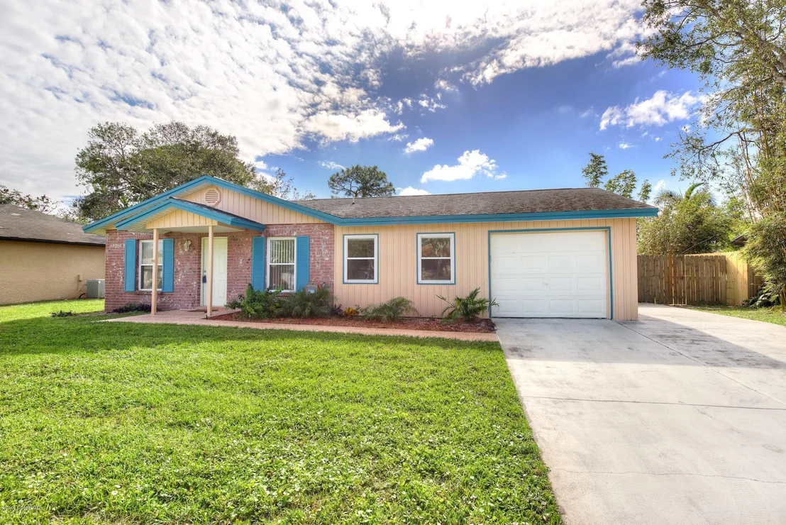 Photo of 2855 Lancaster Road