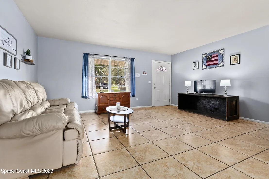Photo of 1312 Ethel Circle NE
