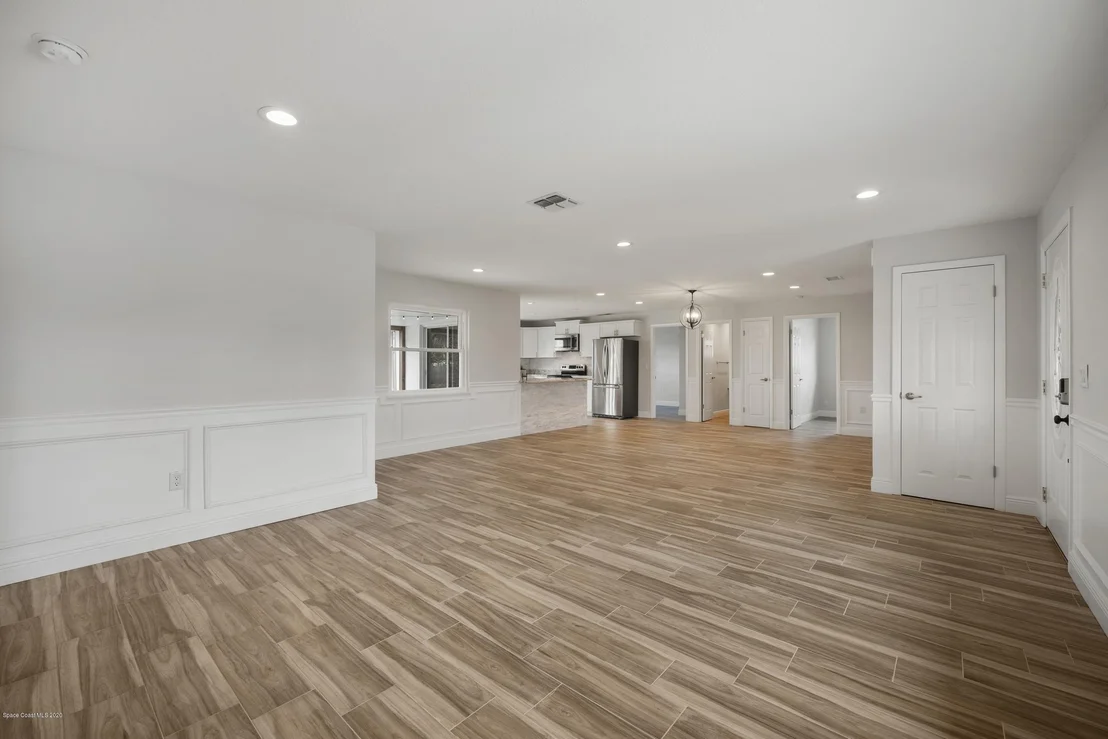 Photo of 541 Biscayne Drive