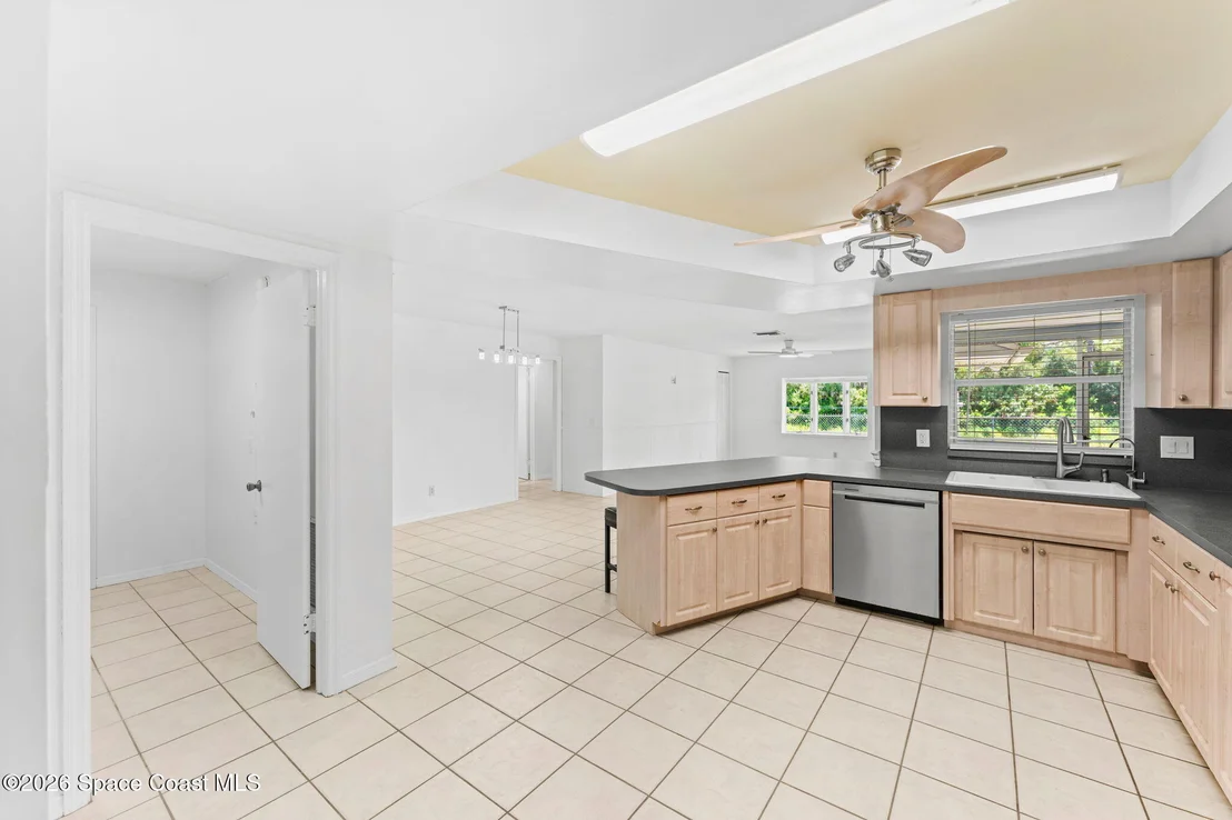 Photo of 1512 Meadowbrook Road NE