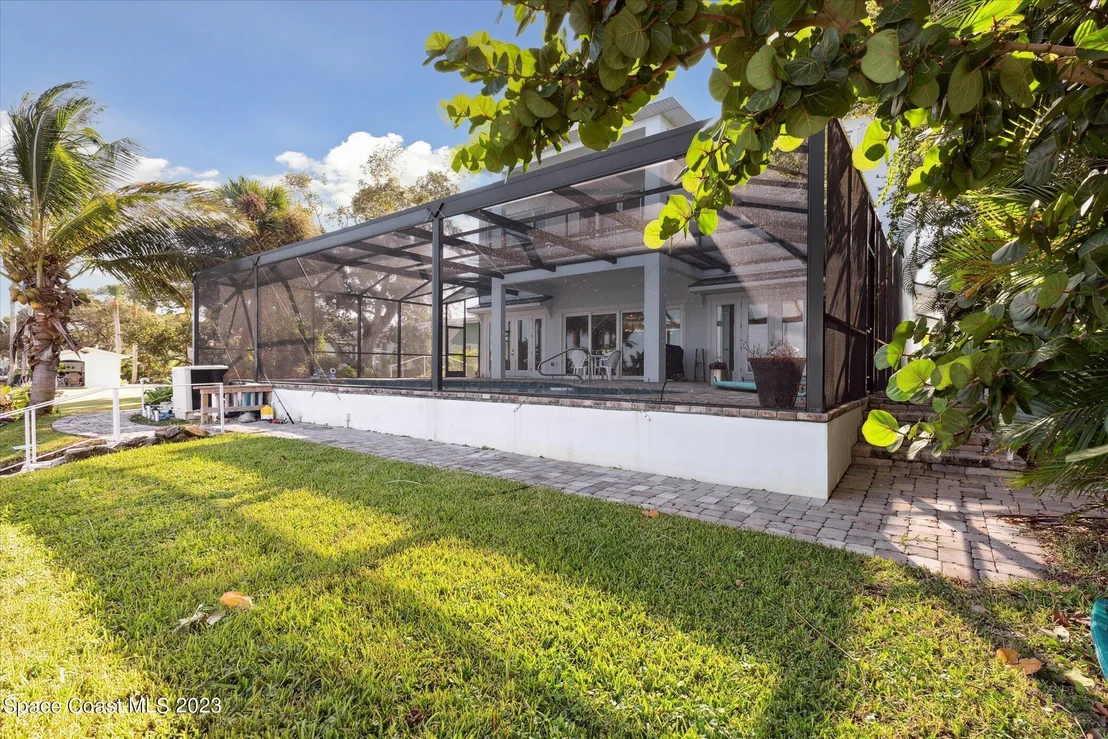 Photo of 3835 Riverside Drive