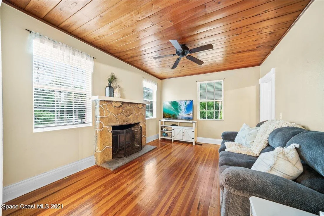 Photo of 1800 Pineapple Avenue