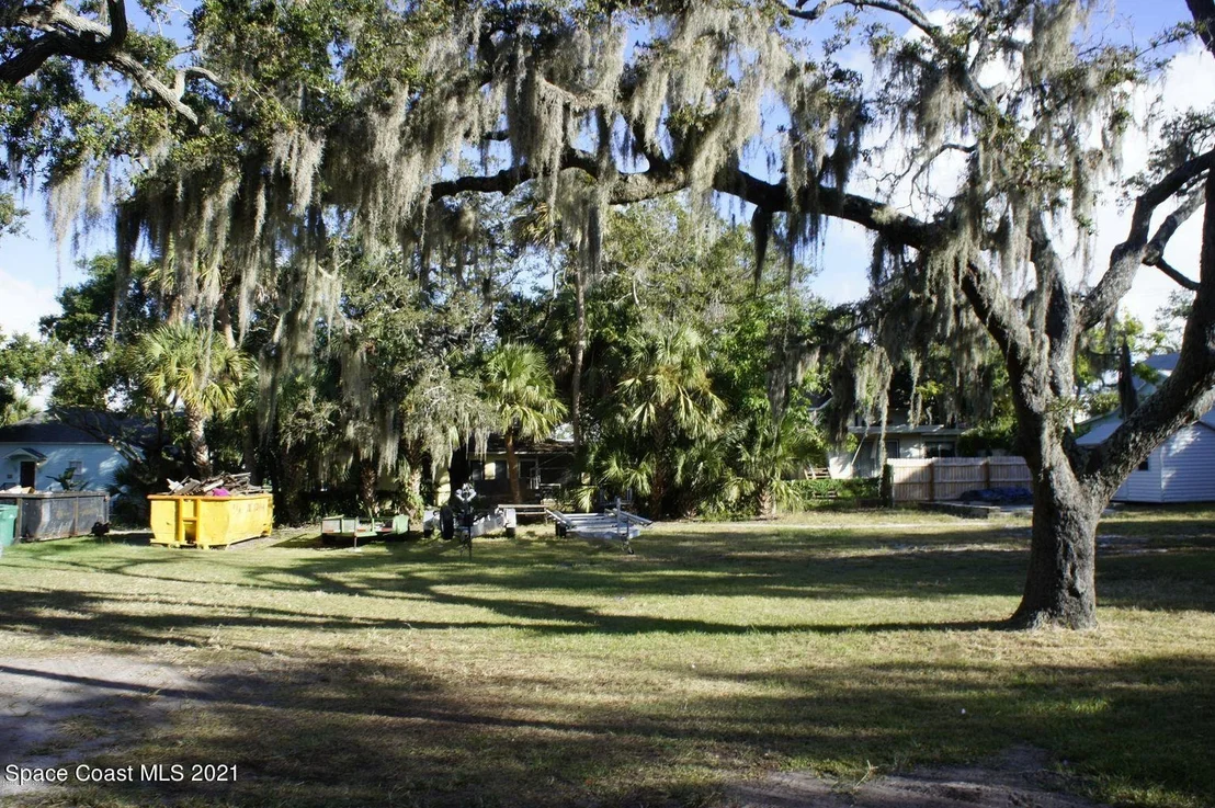 Photo of 558 Old Oak Street