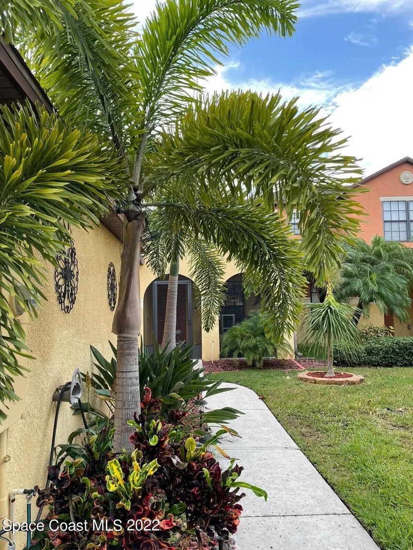 Photo of Unit 104 at 890 Luminary Circle
