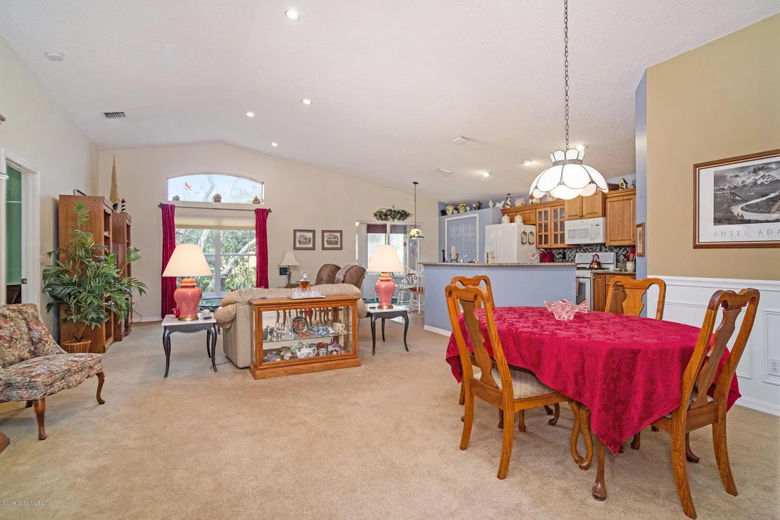 Photo of 864 Villa Drive