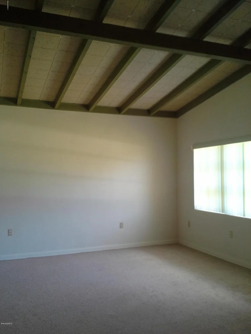 Photo of 2374 NE Shenandoah Road