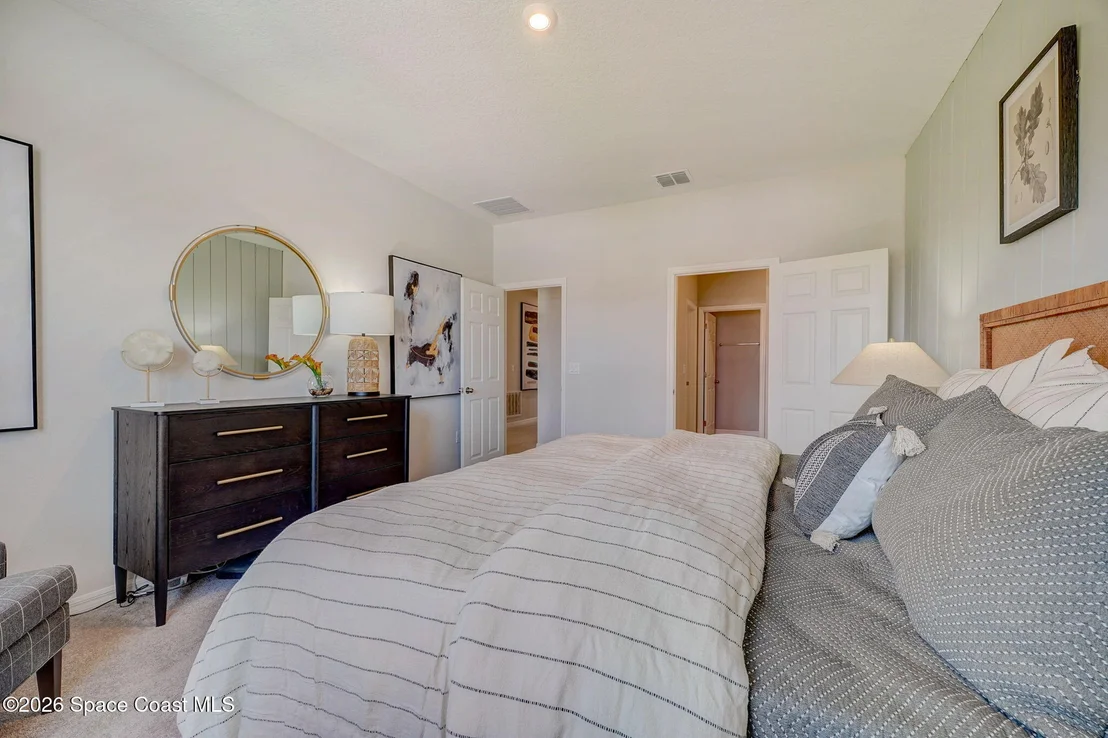 Photo of 1142 Banff Drive NE