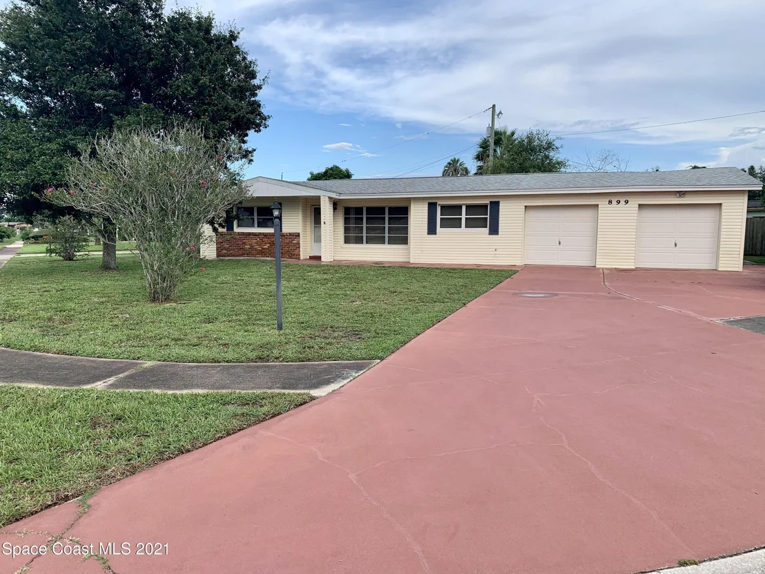 Photo of 899 Barclay Drive