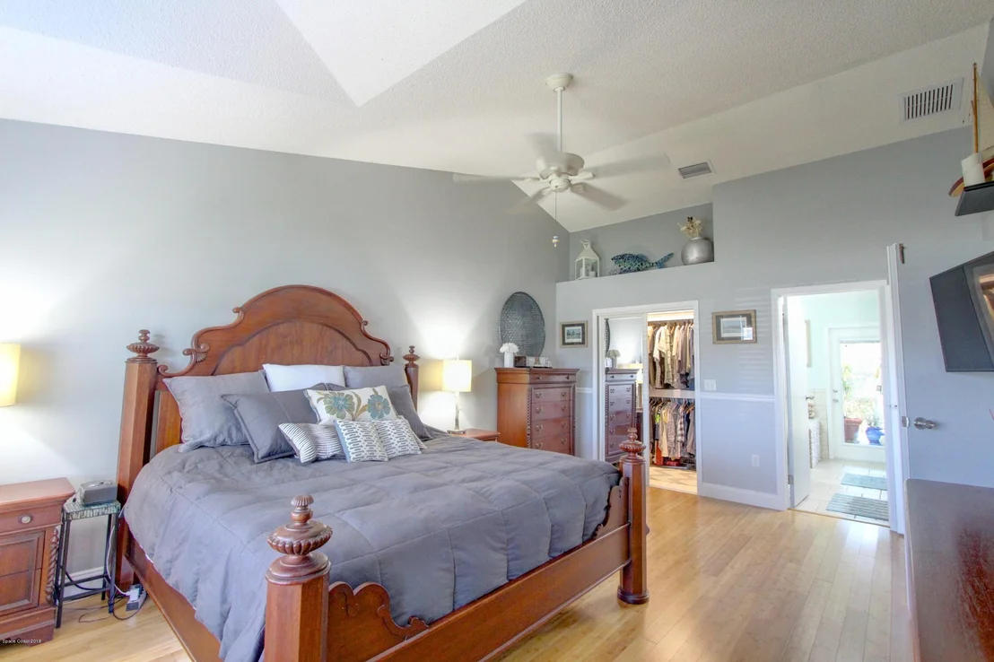 Photo of 1237 Lakeview Drive