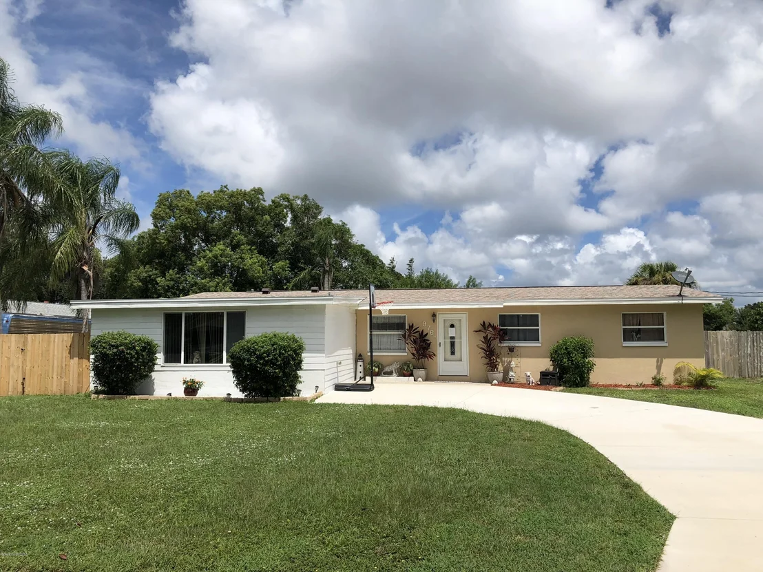 Photo of 976 Cardon Drive