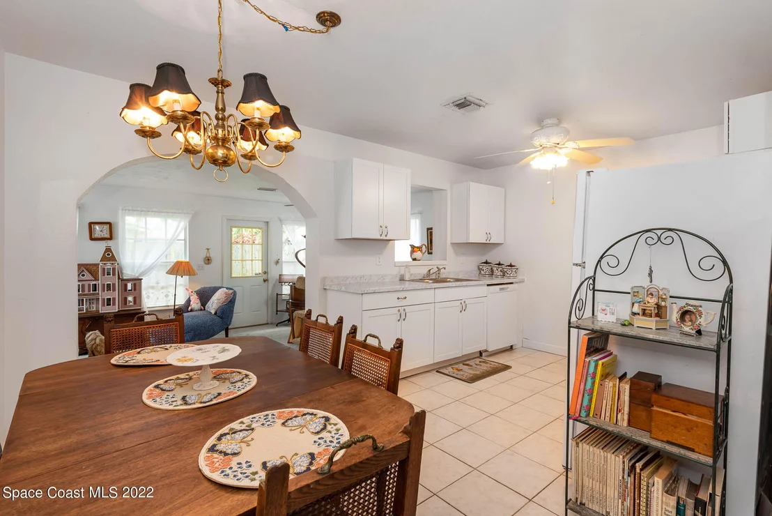 Photo of 834 Mohawk Avenue