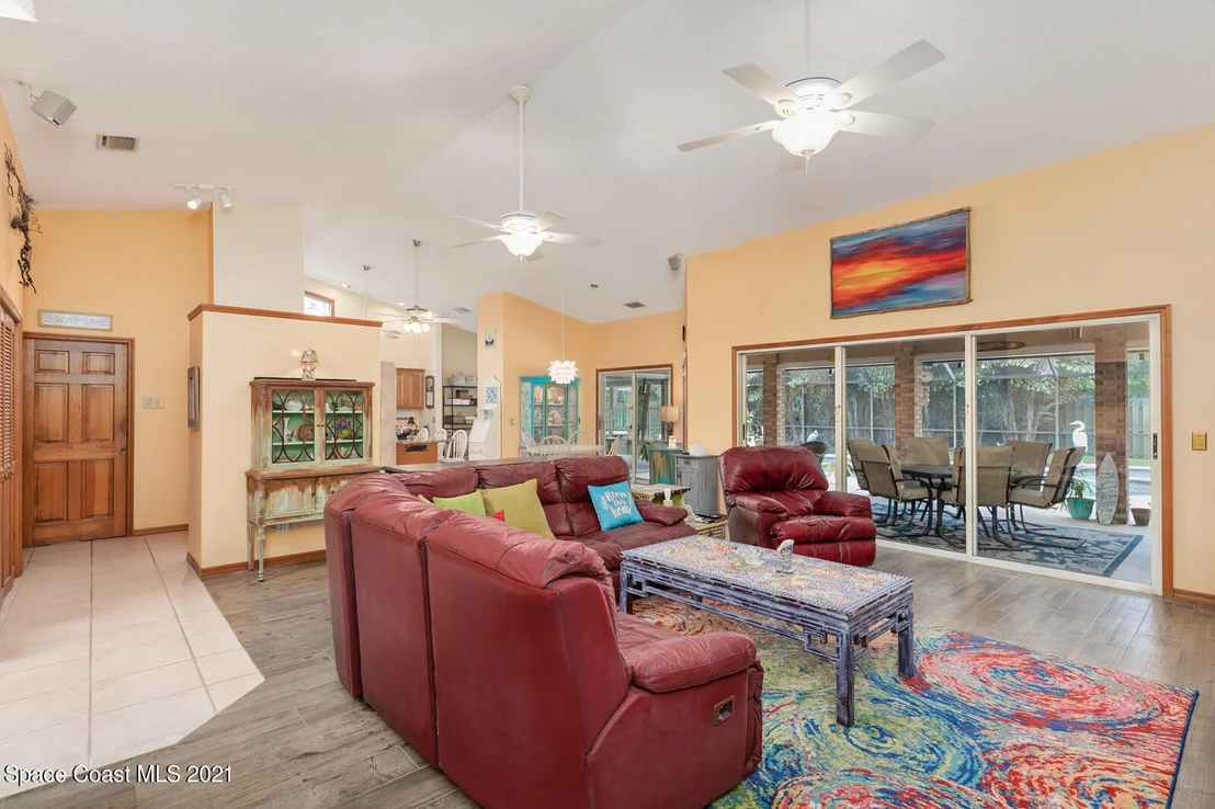 Photo of 654 Hummingbird Drive