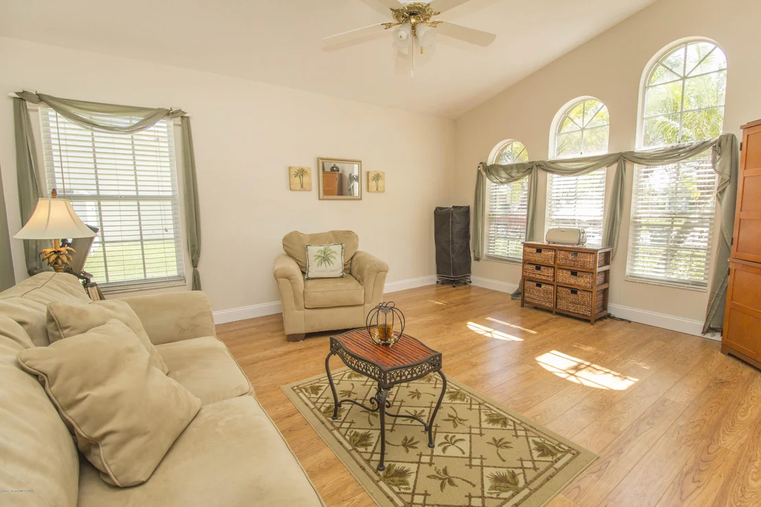 Photo of 1041 Pelican Lane