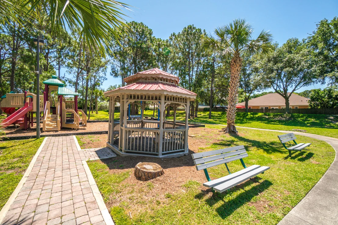 Photo of 552 Glenbrook Circle